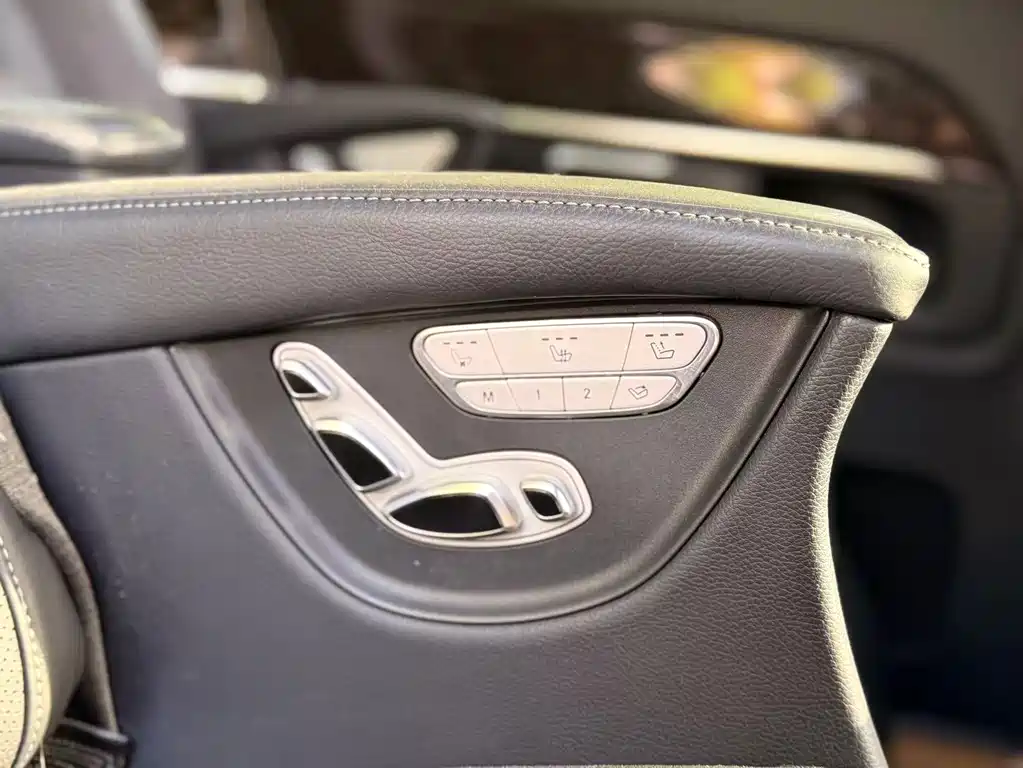 Mercedes-Benz V-Class 2020 — фото 10
