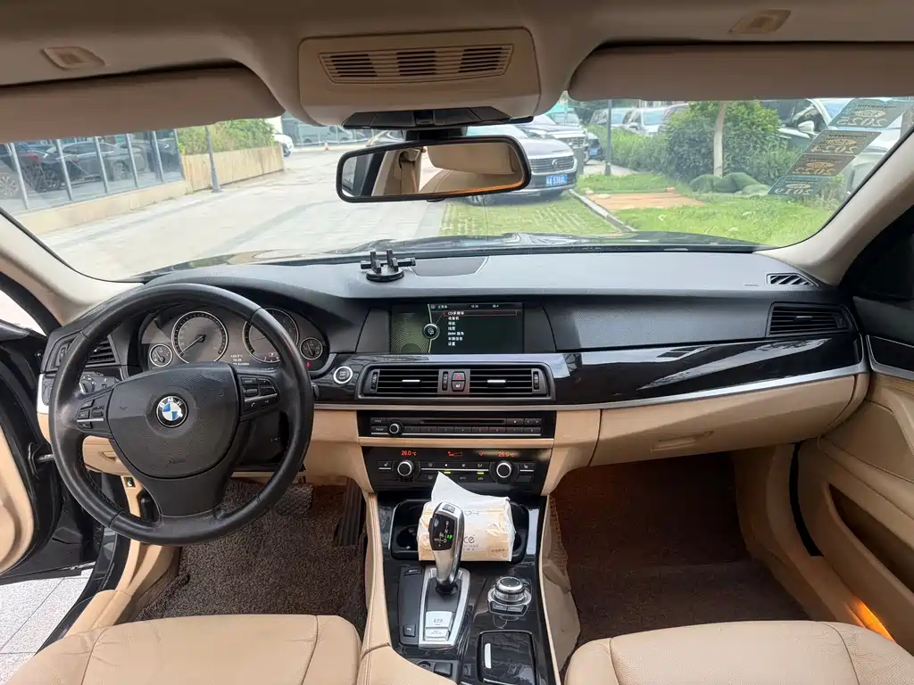 BMW 5 Series 2012 — фото 11