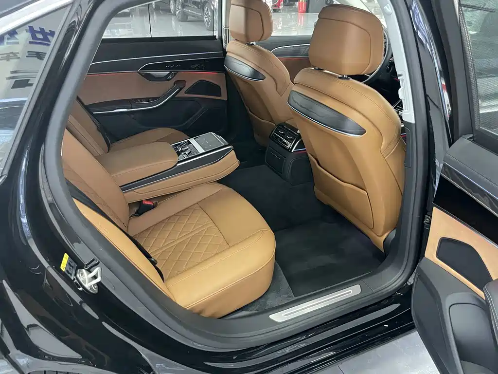 Audi A8 2025 — фото 16