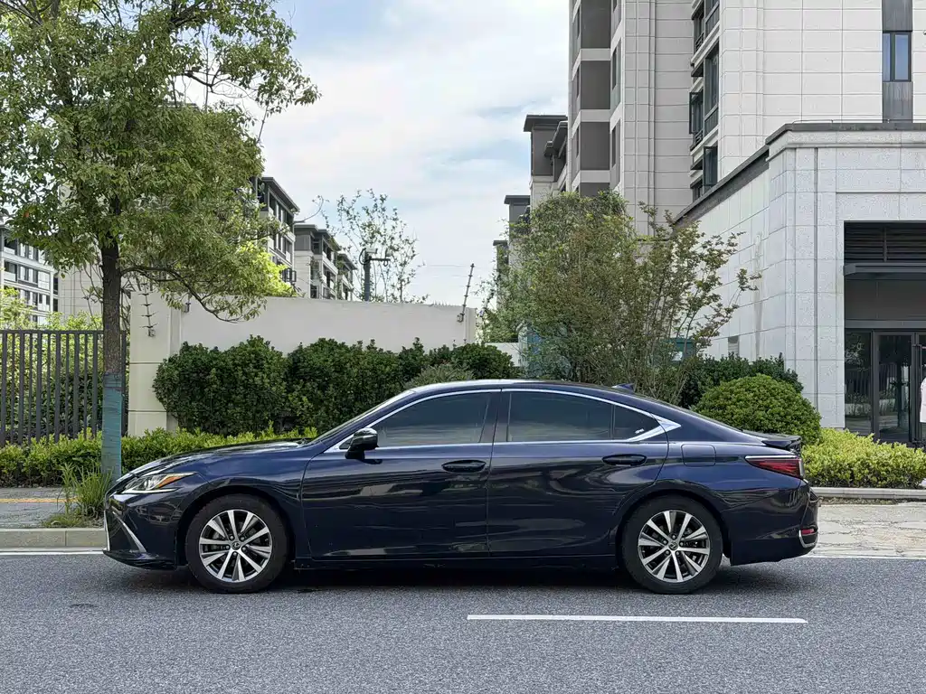 Lexus ES 2020 — фото 2