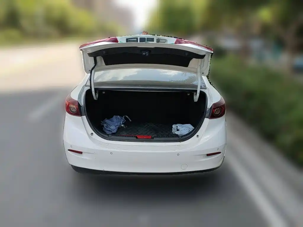 Mazda 3 Axela 2019 — фото 20