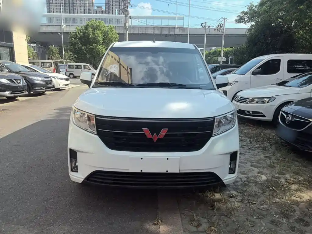 Wuling Hongguang PLUS 2021