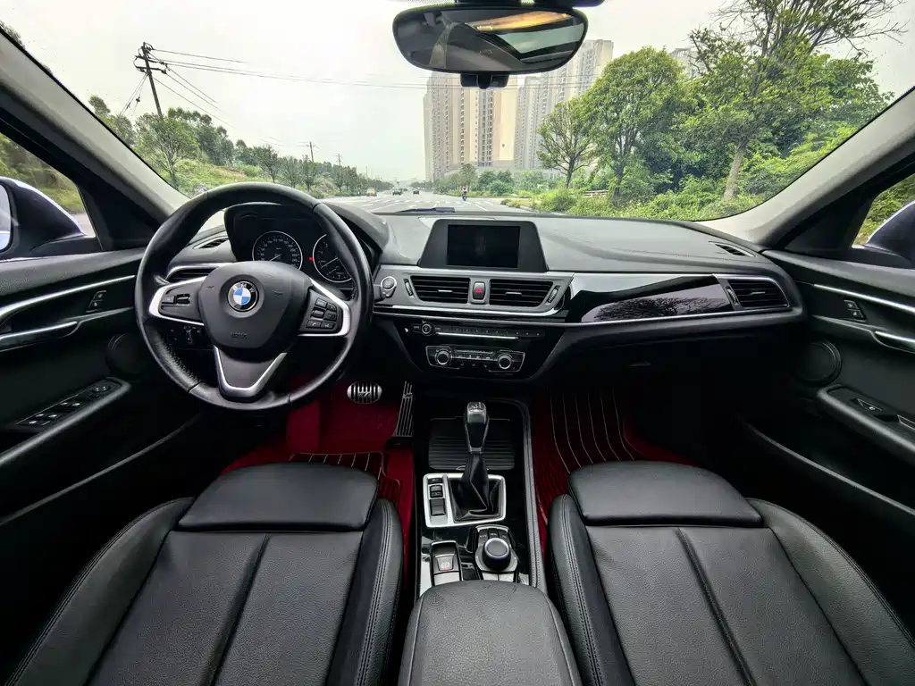 BMW 1 Series 2017 — фото 9