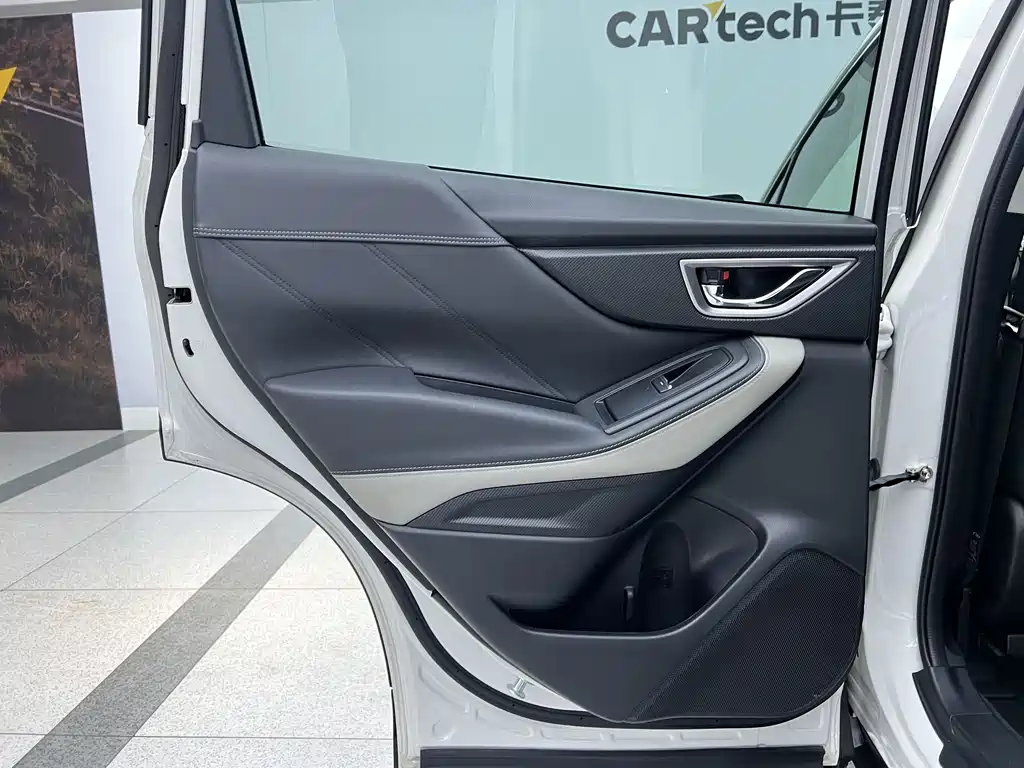 Subaru Forester 2022 — фото 16