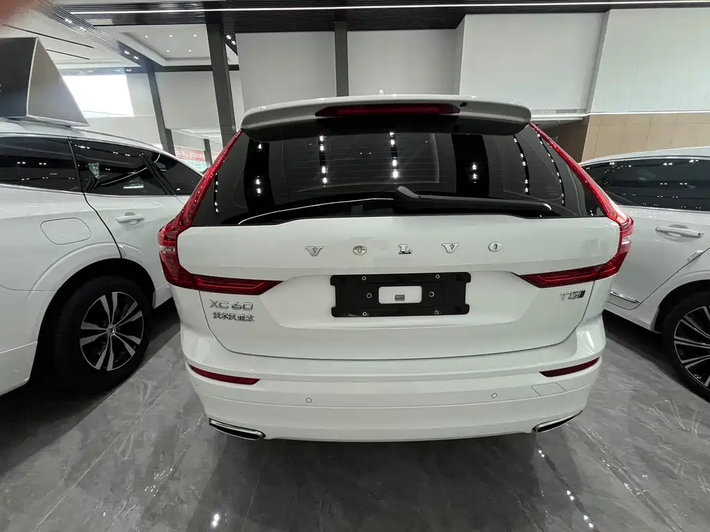 Volvo XC60 2018 — фото 9