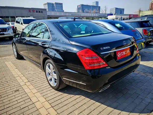 Mercedes-Benz S-Class 2012