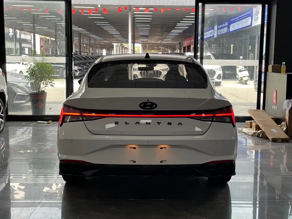 Hyundai Elantra 2023 — фото 15