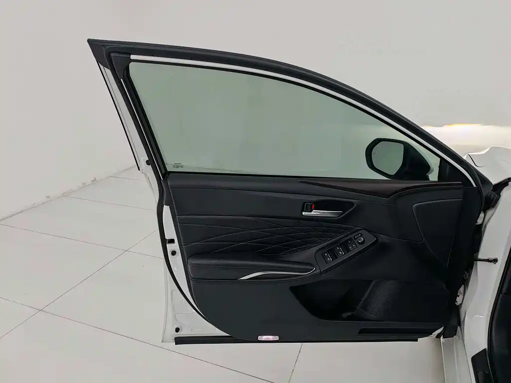 Toyota Avalon 2023 — фото 18