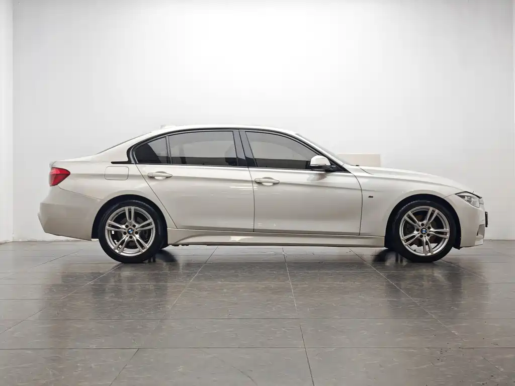 BMW 3 Series 2019 — фото 10