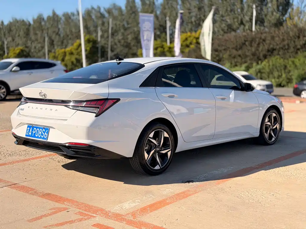 Hyundai Elantra 2022