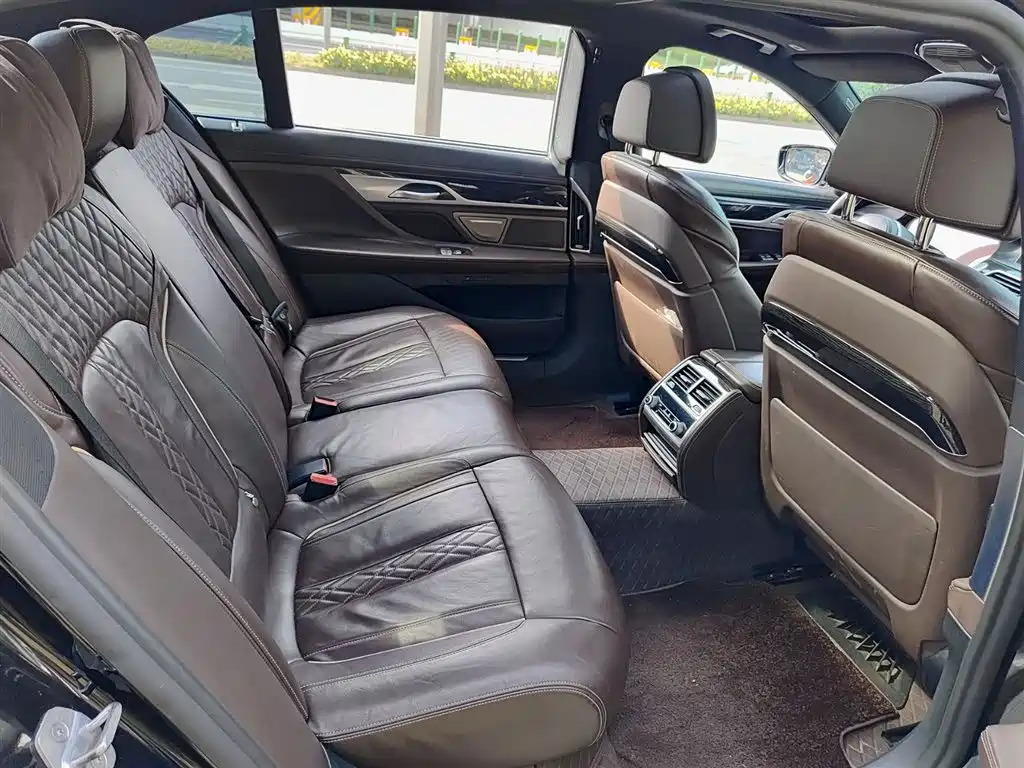BMW 7 Series 2020 — фото 11