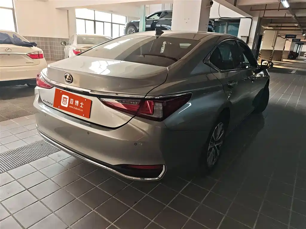 Lexus ES 2023 — фото 13