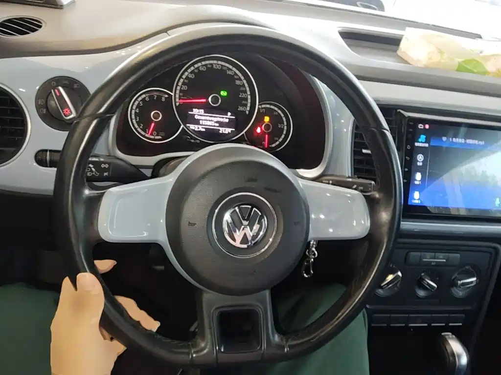 Volkswagen Beetle 2015 — фото 11