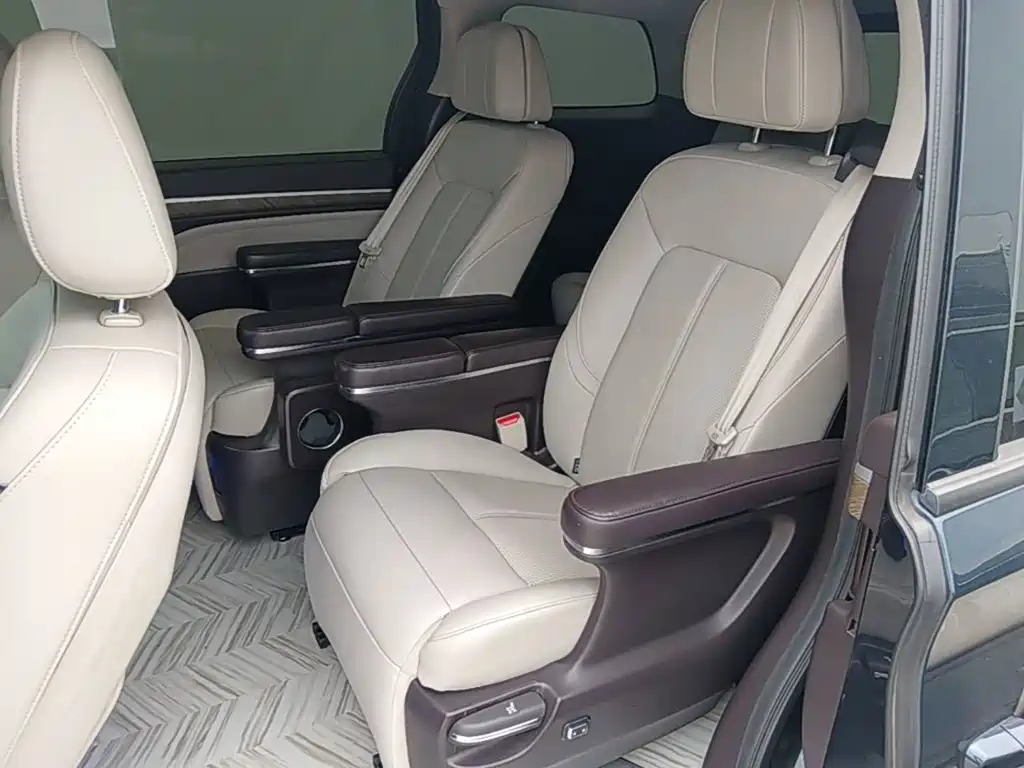 GAC Motor Trumpchi M8 2021 — фото 17