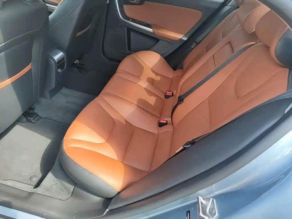 Volvo S60 2018 — фото 17