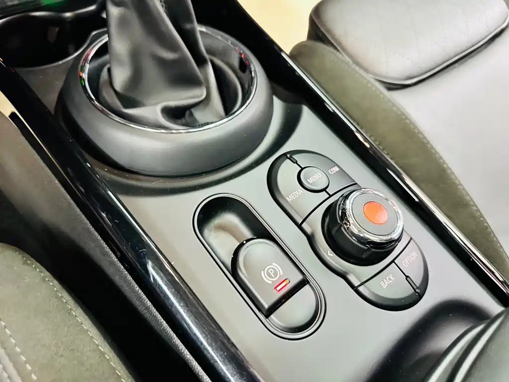 MINI Clubman 2018 — фото 38