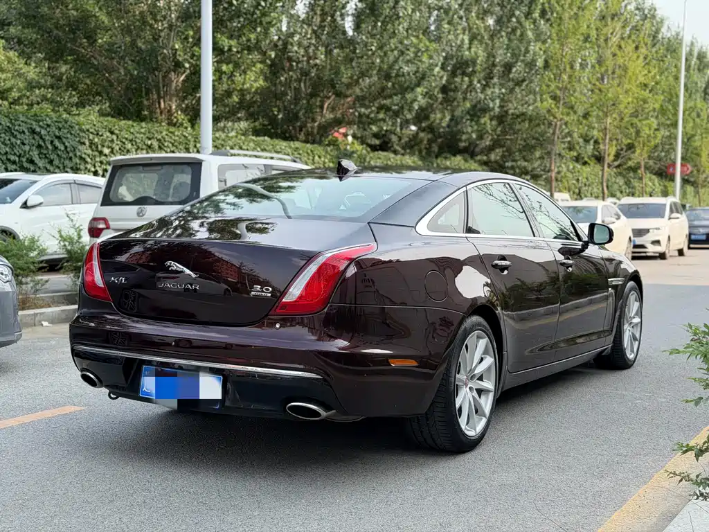 Jaguar XJ 2016 — фото 4