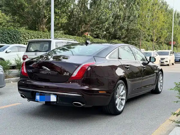 Jaguar XJ 2016