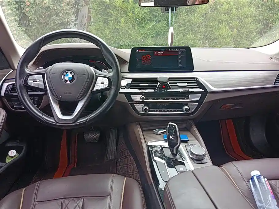 BMW 5 Series 2020 — фото 12