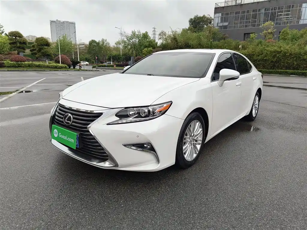 Lexus ES 2016 — фото 1