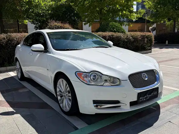 Jaguar XF 2011