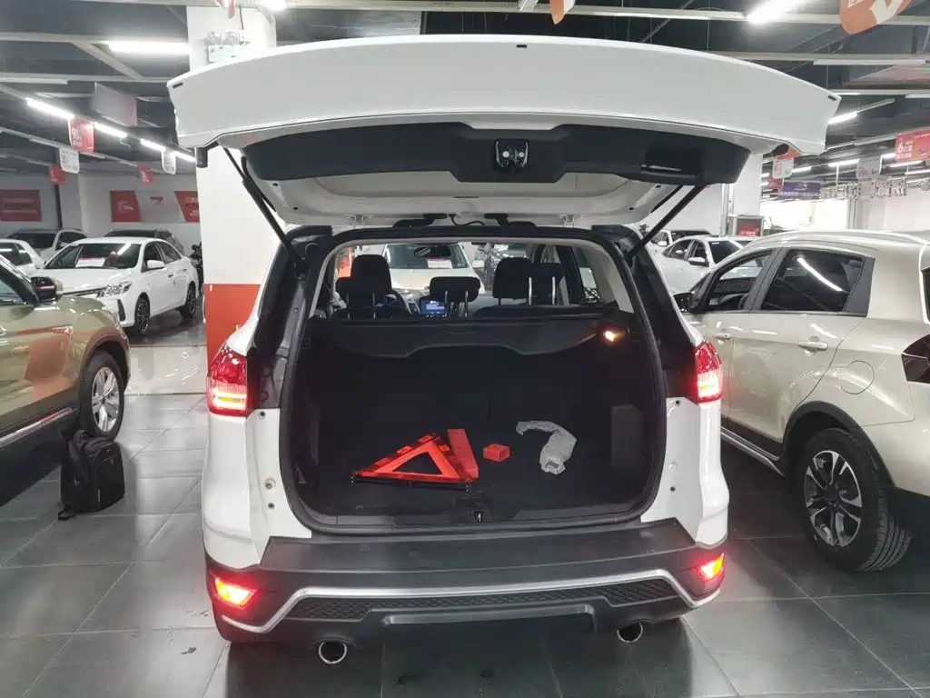 Ford Kuga 2016 — фото 19