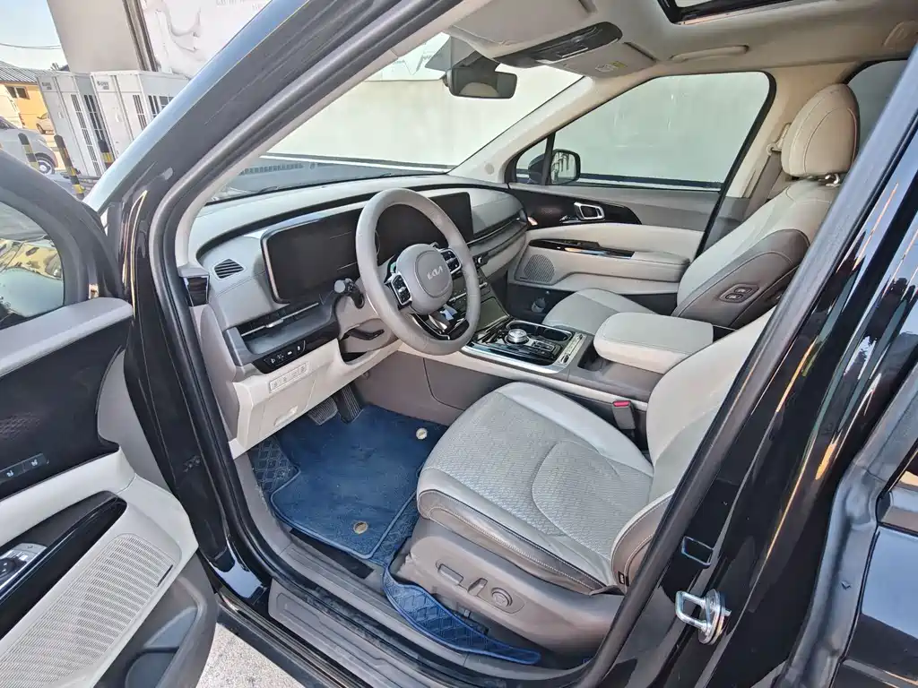 Kia Carnival 2021 — фото 9