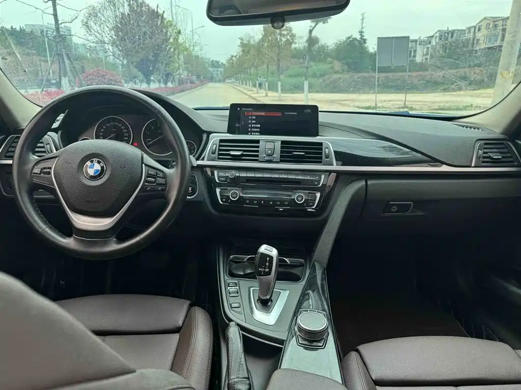BMW 3 Series 2019 — фото 9