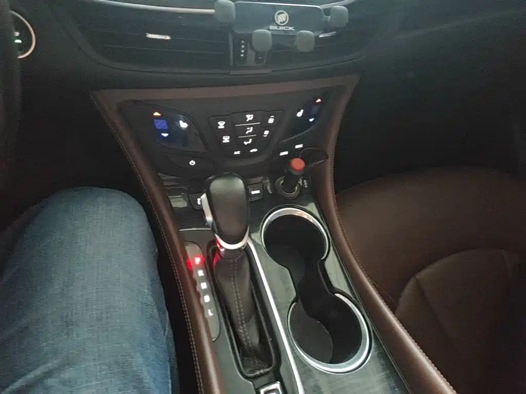 Buick Envision Plus 2017 — фото 14