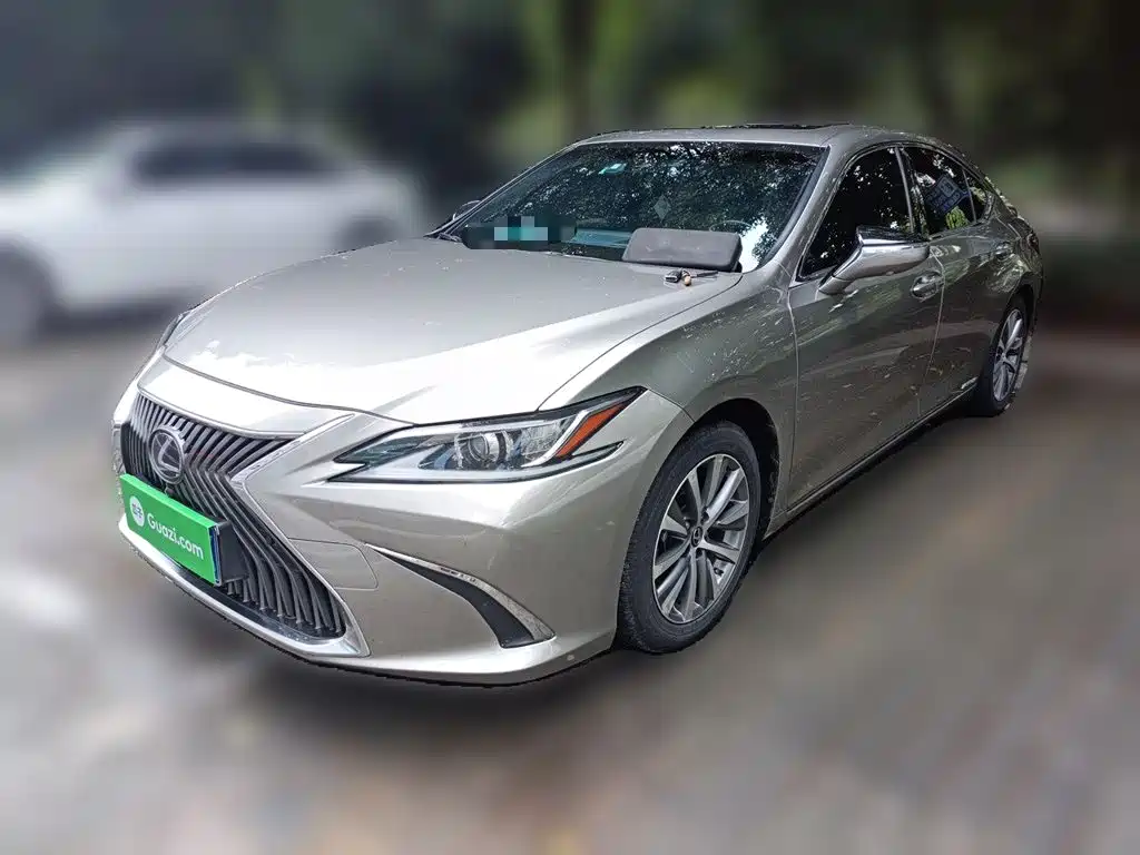 Lexus ES 2019 — фото 1
