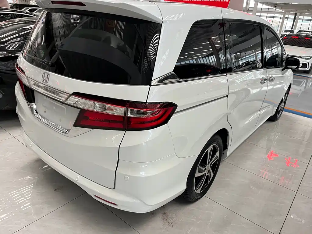 Honda Odyssey 2015 — фото 9