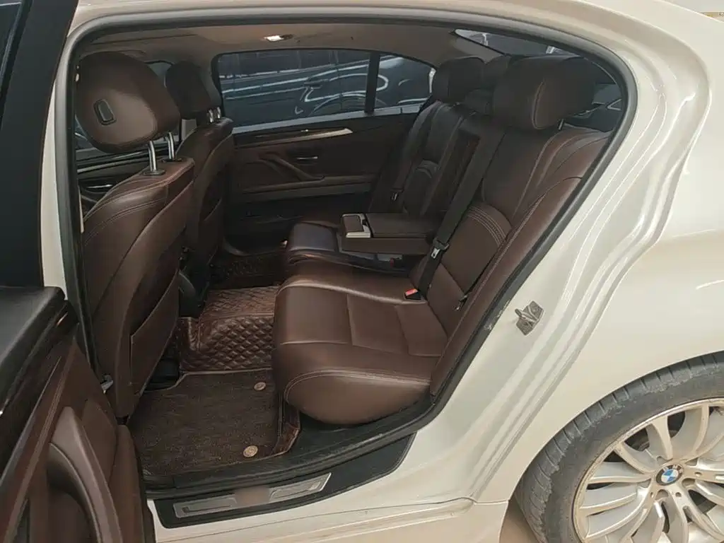 BMW 5 Series 2016 — фото 17