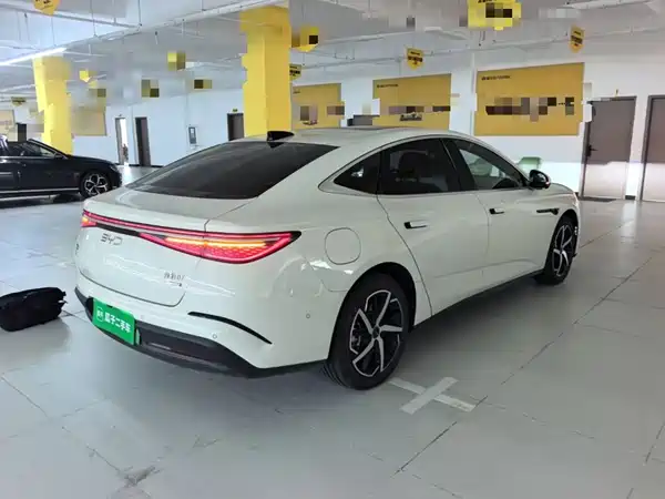 BYD Seal 07 DM-i 2025