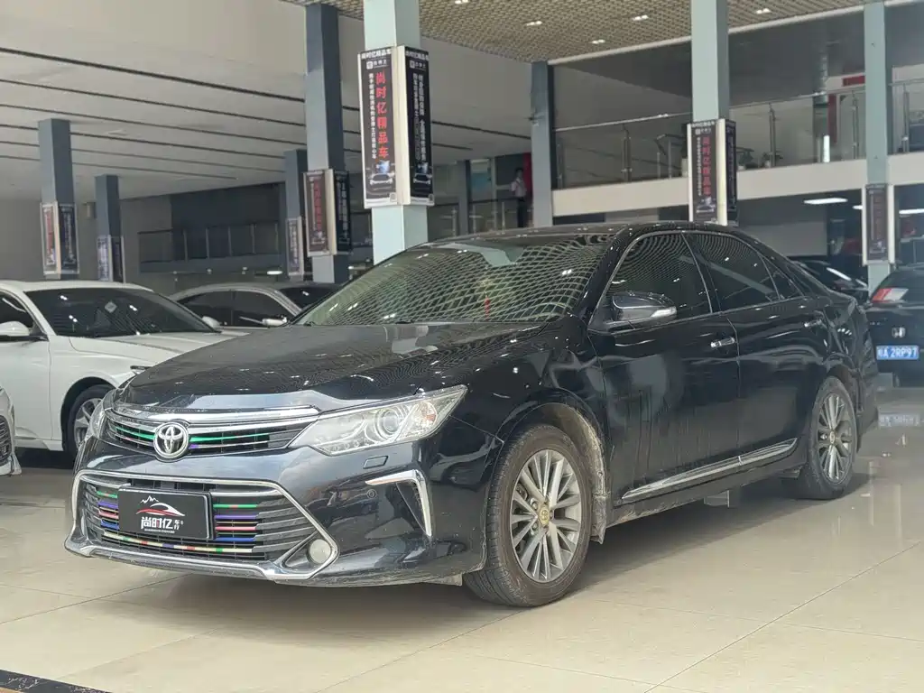 Toyota Camry 2017 — фото 1