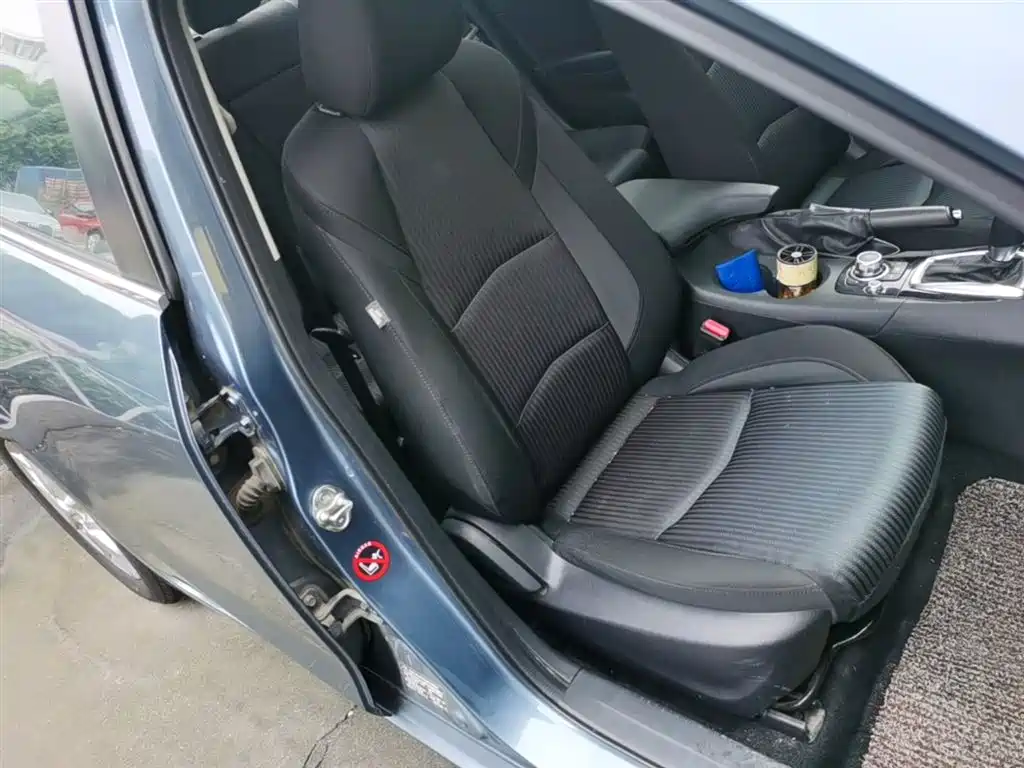 Mazda 3 Axela 2016 — фото 25