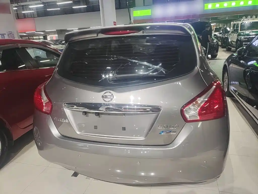 Nissan Tiida 2015 — фото 6