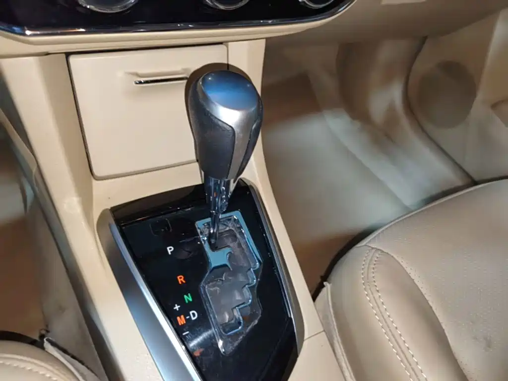 Toyota Corolla 2015 — фото 14