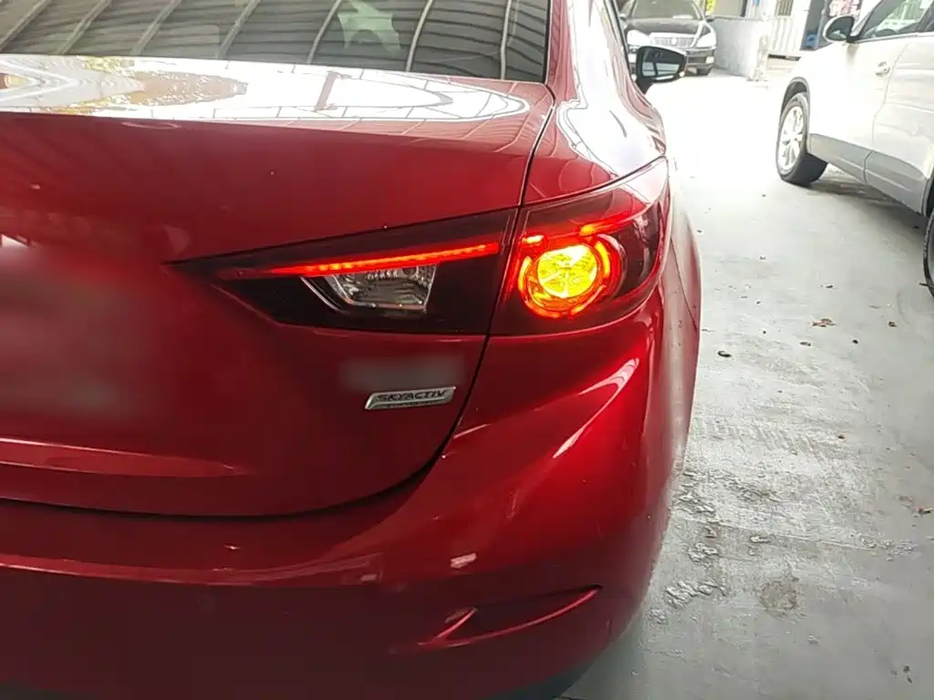 Mazda 3 Axela 2018 — фото 22