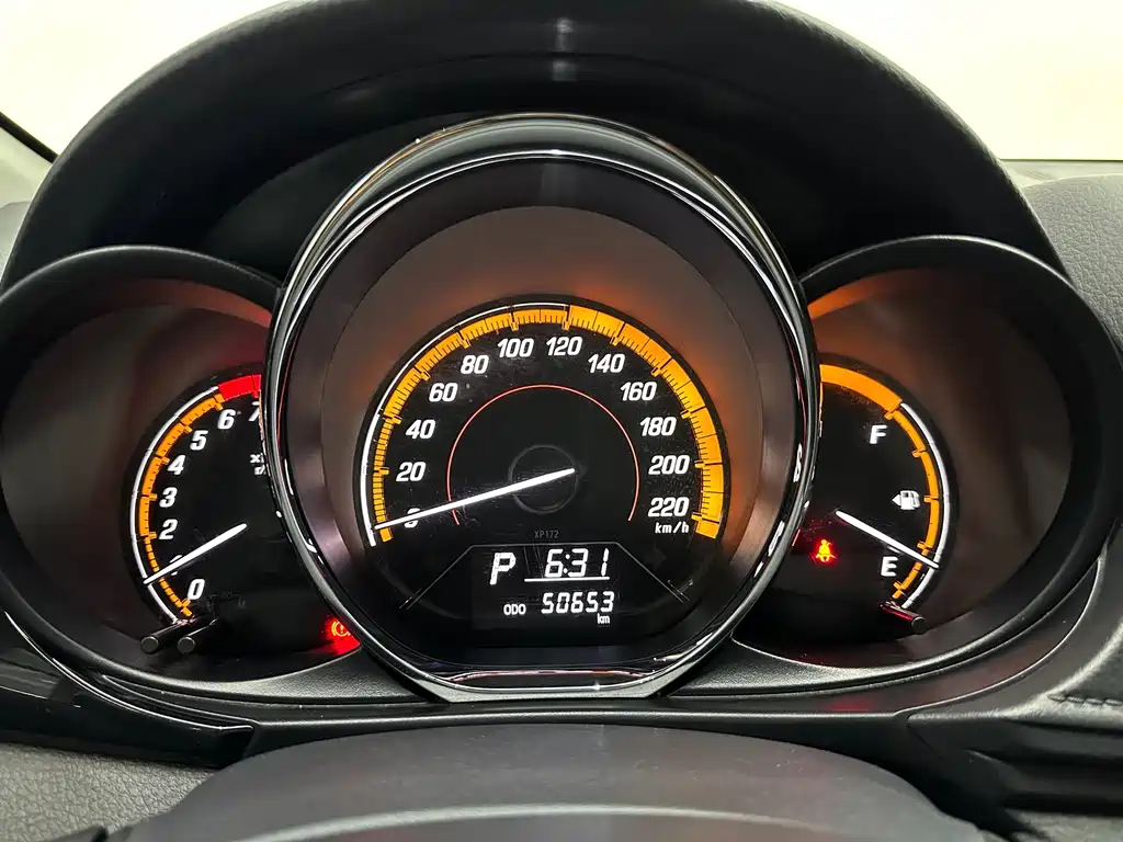 Toyota Yaris L 2022 — фото 18