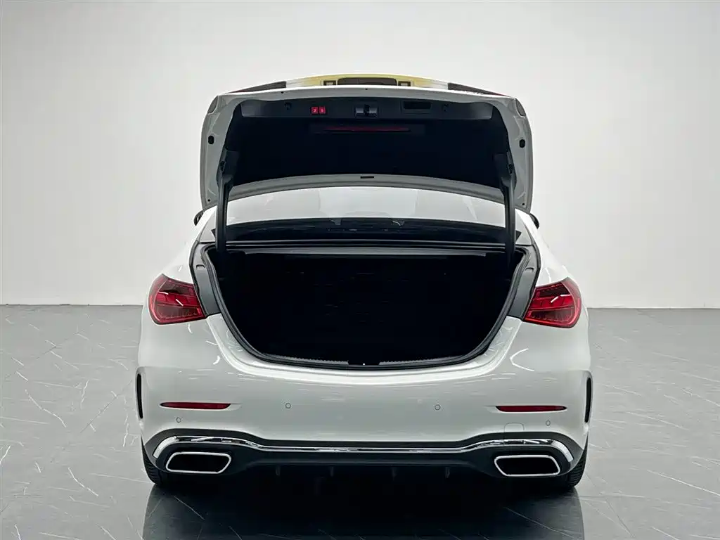 Mercedes-Benz C-Class 2023 — фото 11
