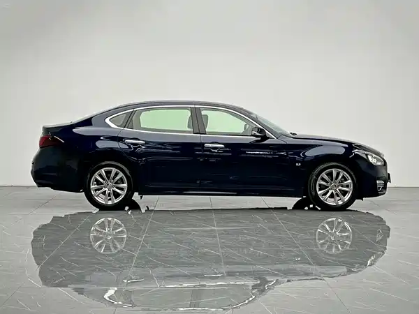 Infiniti Q70 2017