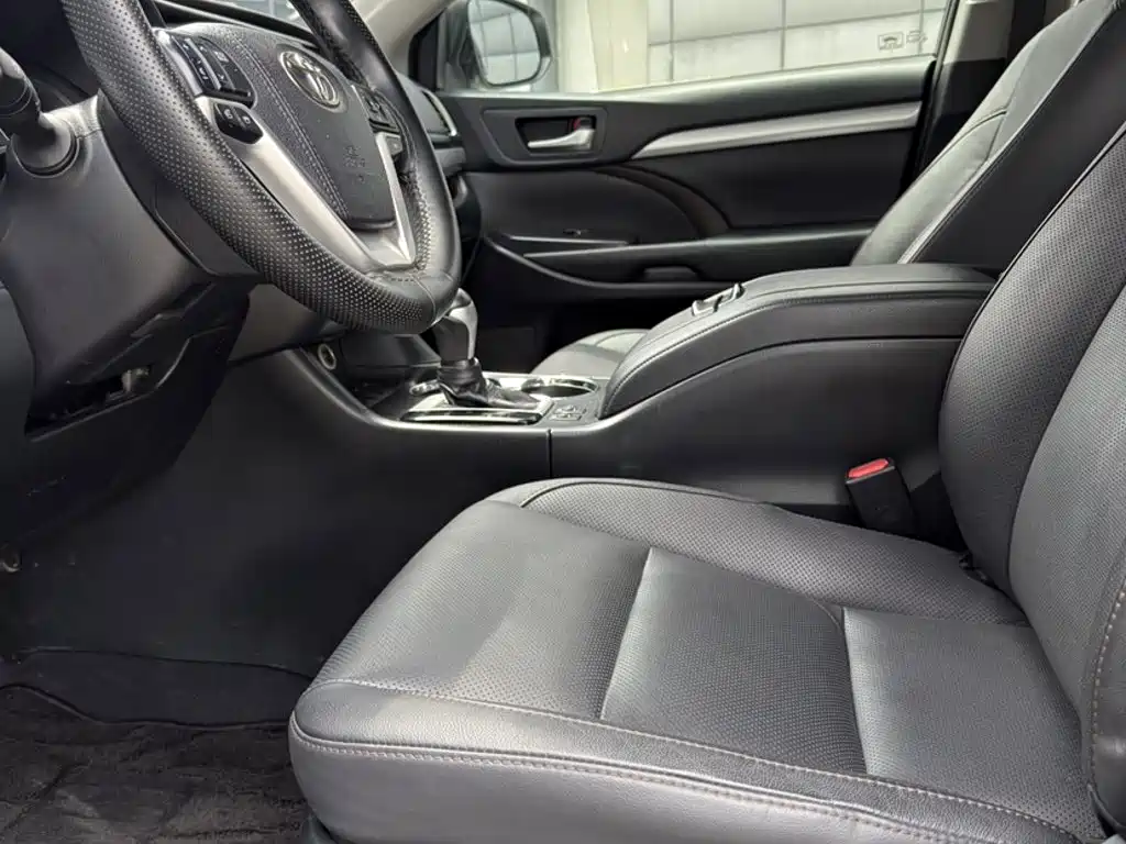 Toyota Highlander 2018 — фото 19