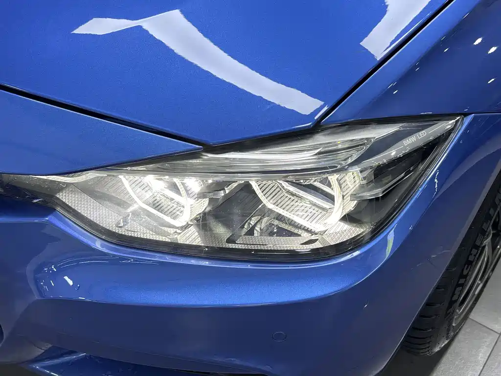 BMW 3 Series 2017 — фото 16