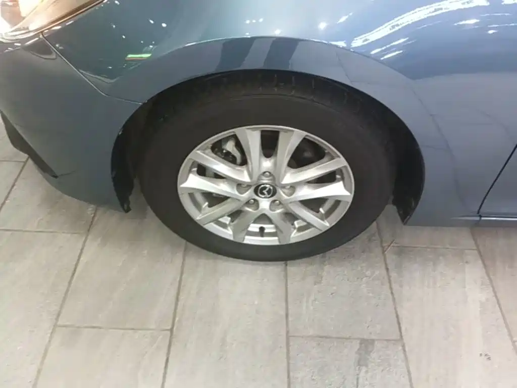 Mazda 3 Axela 2017 — фото 23