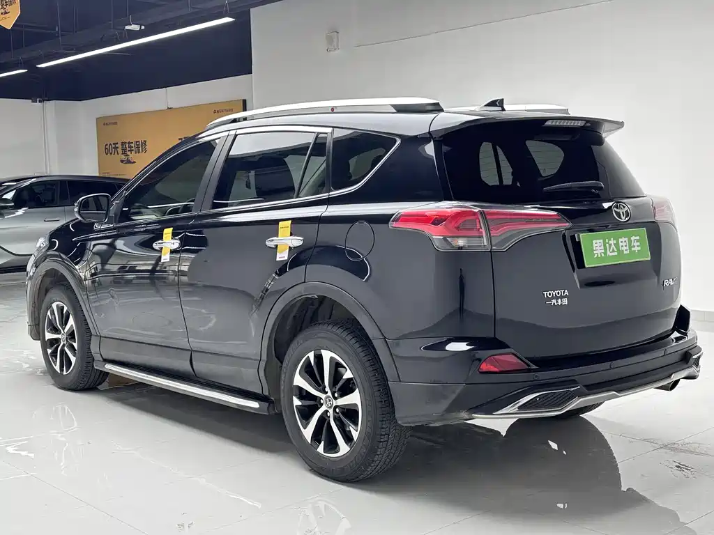 Toyota RAV4 2019 — фото 7