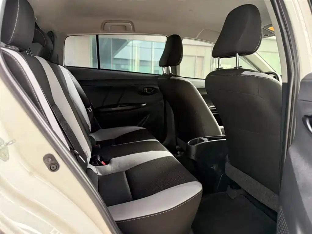 Toyota Yaris L 2023 — фото 11