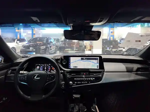 Lexus ES 2024