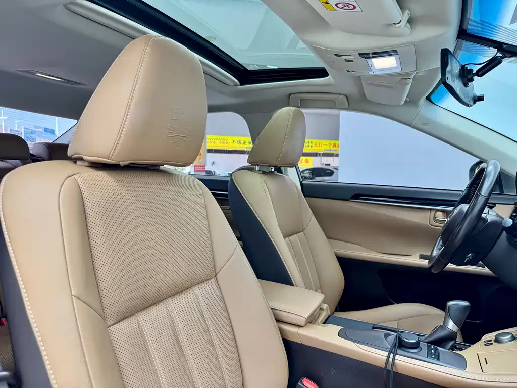 Lexus ES 2017 — фото 16