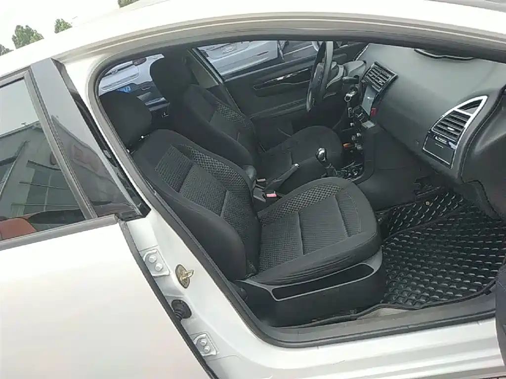 Citroen C-Quatre 2015 — фото 25