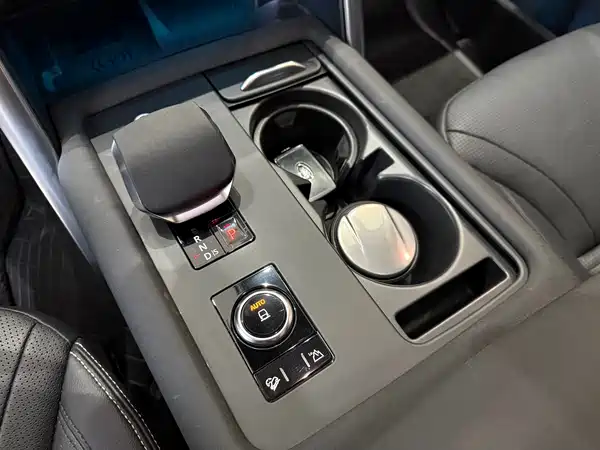 Land Rover Discovery 2023